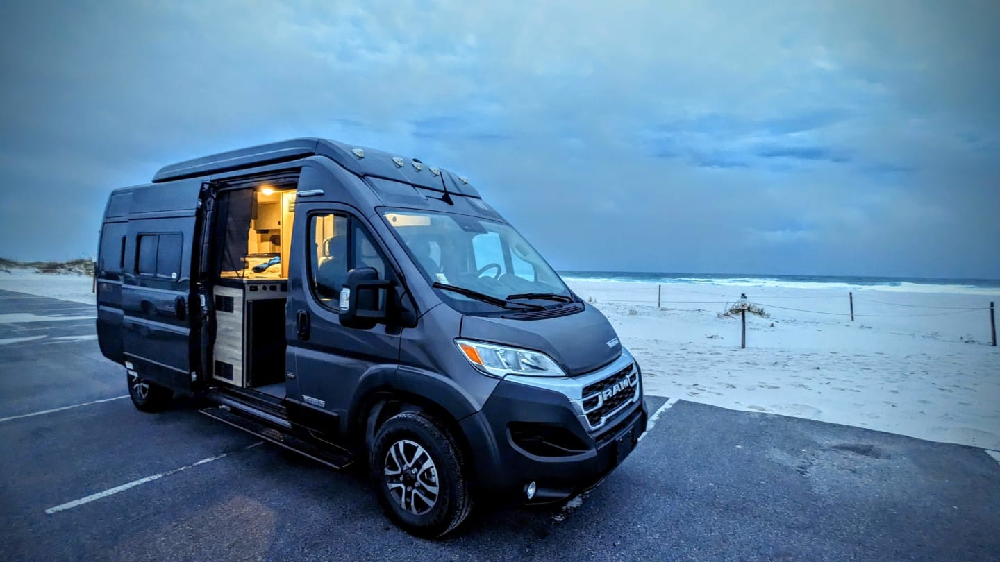 2024 Winnebago Solis 59PX o